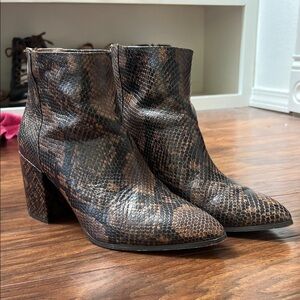 Steve Madden snake skin Brown Ankle Booties